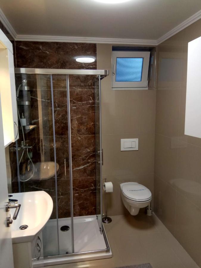 Apartment Cherry Gold ซเรนยานิน ภายนอก รูปภาพ
