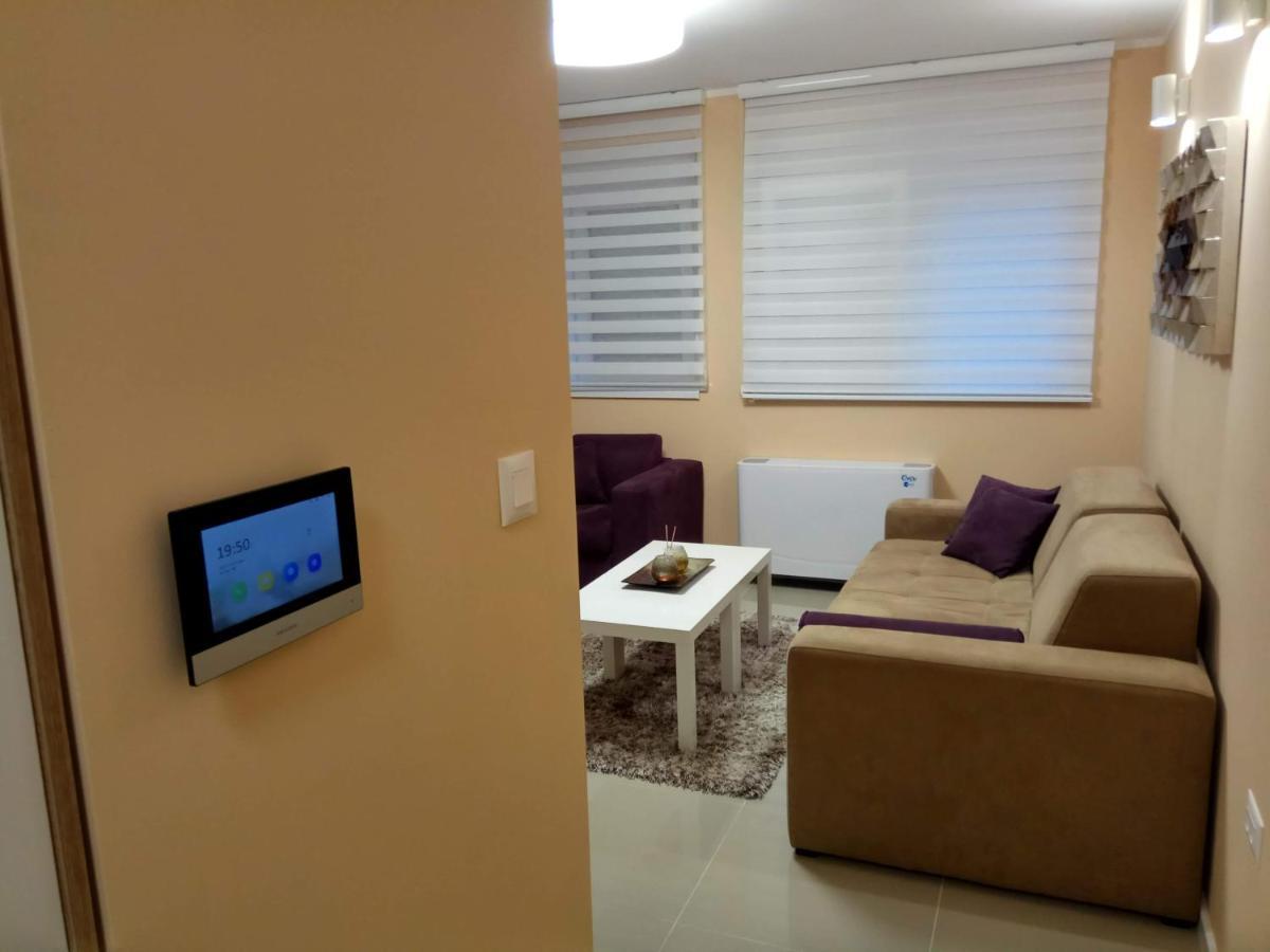 Apartment Cherry Gold ซเรนยานิน ภายนอก รูปภาพ