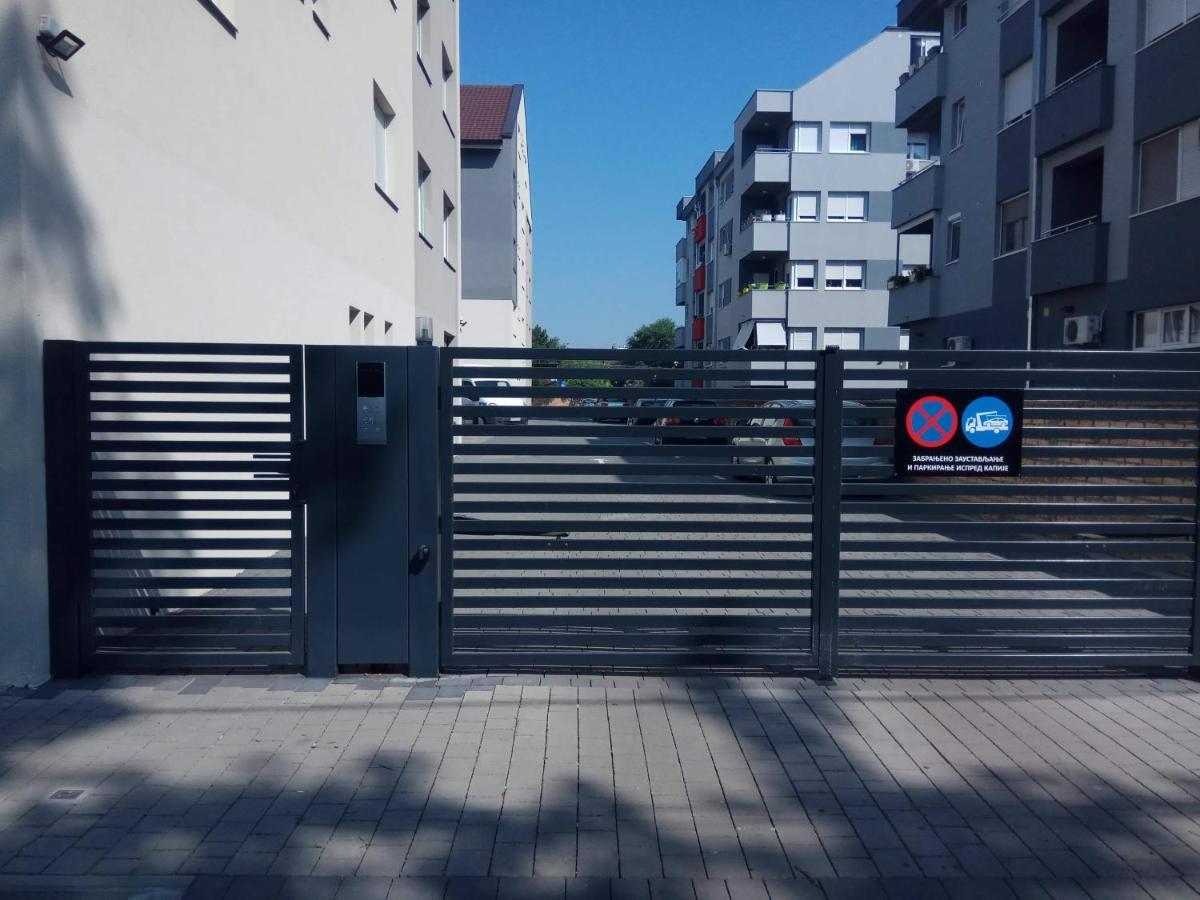Apartment Cherry Gold ซเรนยานิน ภายนอก รูปภาพ